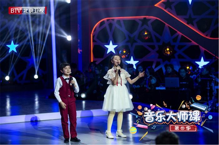 学长曹立与高可馨演唱《我和你》.JPG