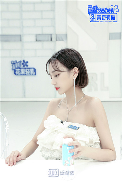 何美延《青春有你2》初舞台甜酷来袭 未来表现引期待1.jpg