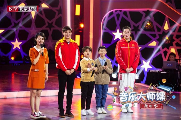 前中国女排主力主攻手杨昊、前中国女排二传手宋妮娜与同学们分享体育故事.JPG