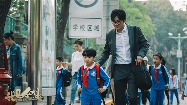 10-李庆誉饰余晨.jpg