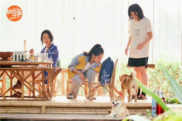 周迅张子枫张婧仪.jpg