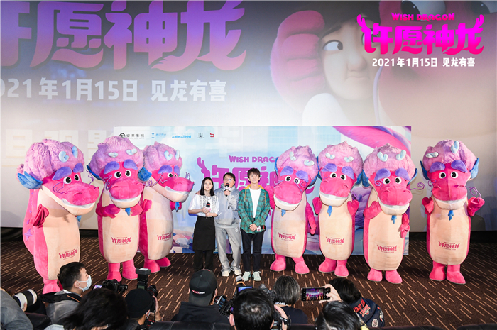神龙与成龙、牛骏峰、薇薇合影.jpg