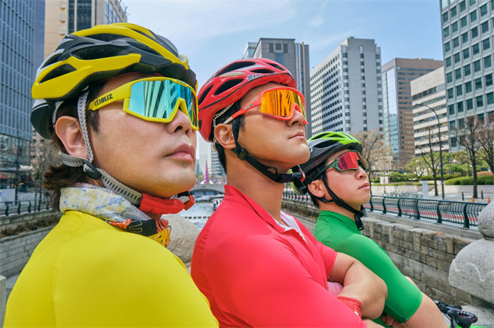 崔始源、UV合作新曲《Riding》预告照 3.jpg