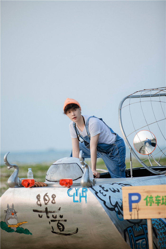 张艺兴.jpg