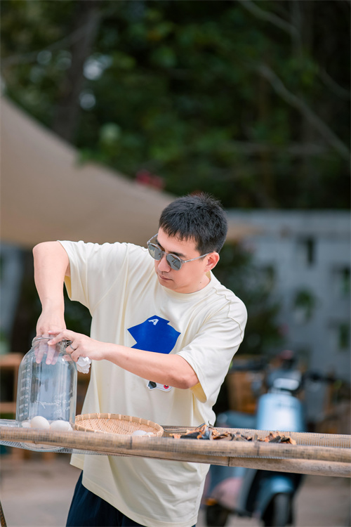 黄磊.jpg
